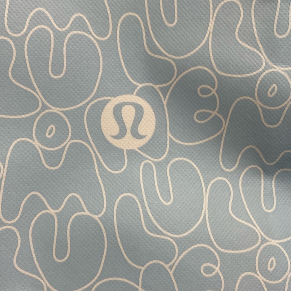 โค๏ธ Lululemon Limited Edition Brand New Light Blue Logo Tote Bags - Picture 5 of 6